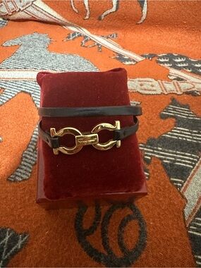 SALVATORE FERRAGAMO ❤️🌟GOLD-TONE HORSEBIT LEATHER WRAP BRACELET ⭐️